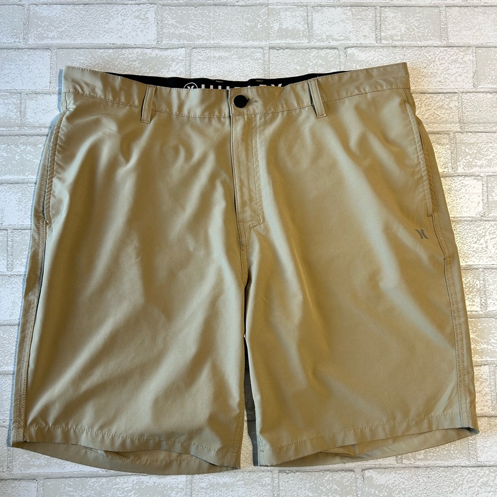 Hurley Men's Tan Flat Front Shorts size 40